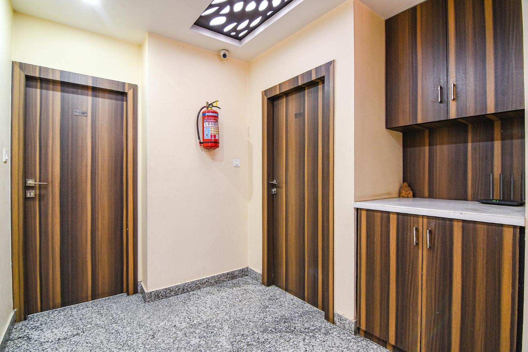 Fabexpress Scholer Motel Калькутта Экстерьер фото